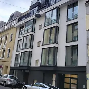 Just Rent Akh Bécs